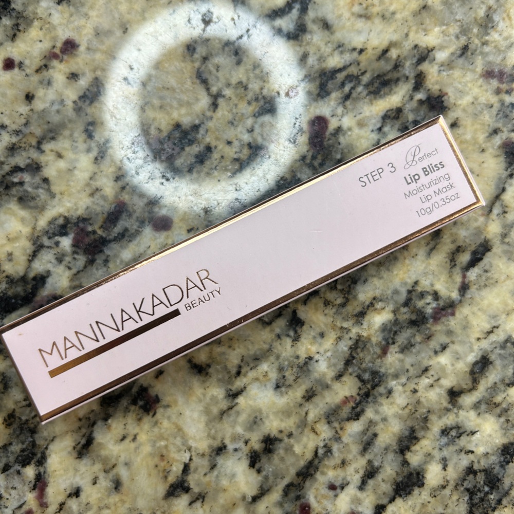 Manna Kadar lip Bliss moisturizing lip mask